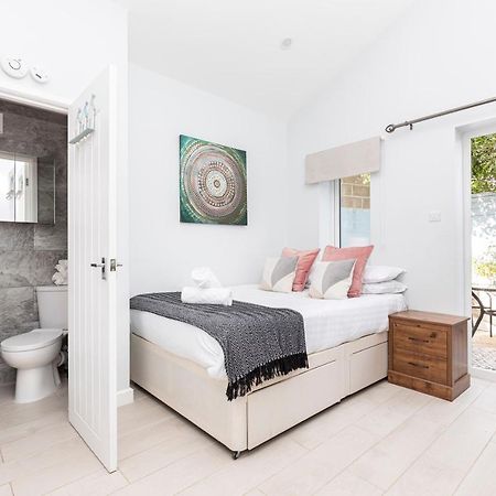 New, Stylish Studio Flat With Private Patio And Free On-Street Parking Check Out At 11Am Μπόρνμουθ Εξωτερικό φωτογραφία