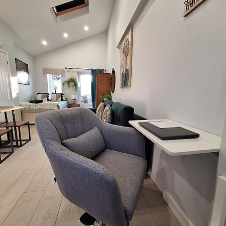 New, Stylish Studio Flat With Private Patio And Free On-Street Parking Check Out At 11Am Μπόρνμουθ Εξωτερικό φωτογραφία
