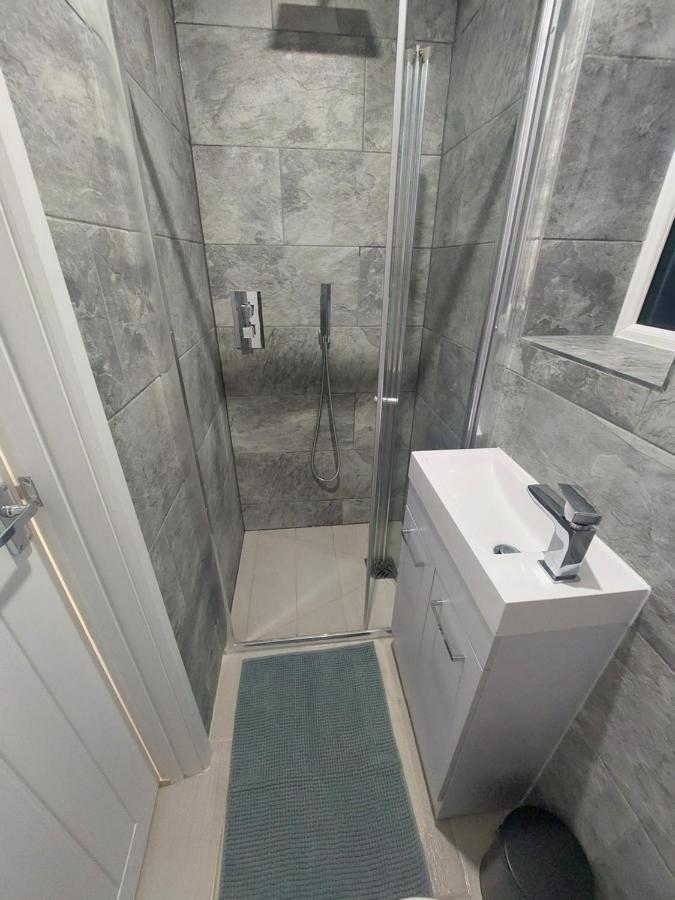 New, Stylish Studio Flat With Private Patio And Free On-Street Parking Check Out At 11Am Μπόρνμουθ Εξωτερικό φωτογραφία