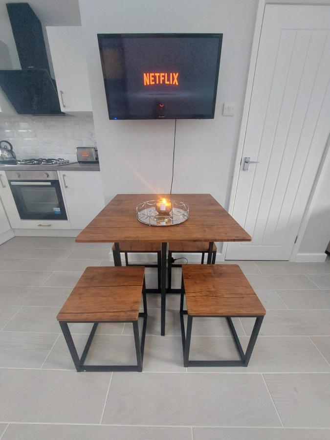New, Stylish Studio Flat With Private Patio And Free On-Street Parking Check Out At 11Am Μπόρνμουθ Εξωτερικό φωτογραφία