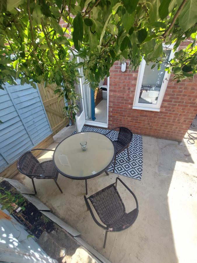 New, Stylish Studio Flat With Private Patio And Free On-Street Parking Check Out At 11Am Μπόρνμουθ Εξωτερικό φωτογραφία