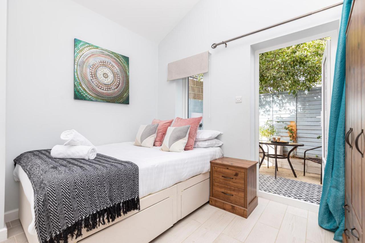 New, Stylish Studio Flat With Private Patio And Free On-Street Parking Check Out At 11Am Μπόρνμουθ Εξωτερικό φωτογραφία