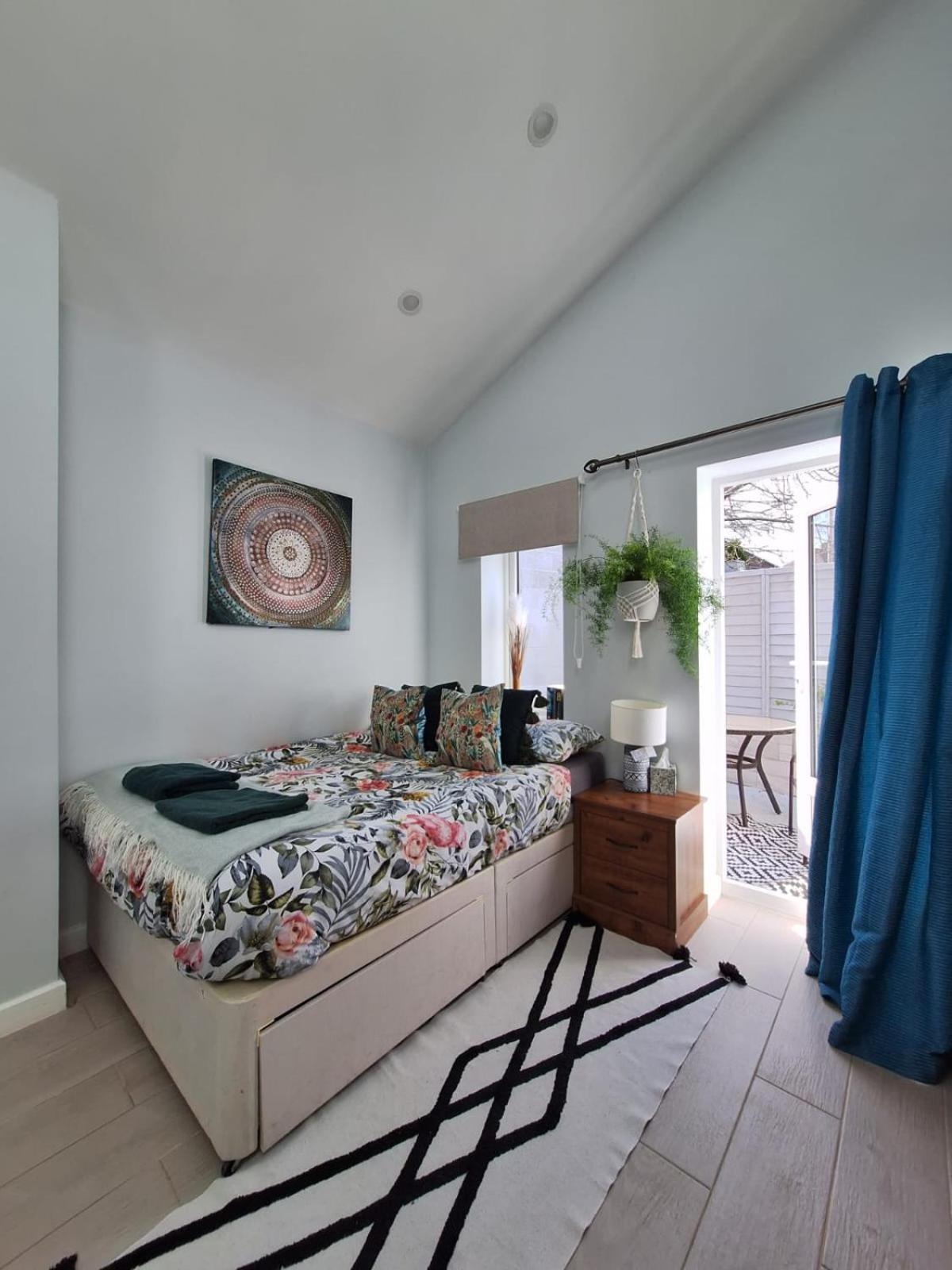New, Stylish Studio Flat With Private Patio And Free On-Street Parking Check Out At 11Am Μπόρνμουθ Εξωτερικό φωτογραφία