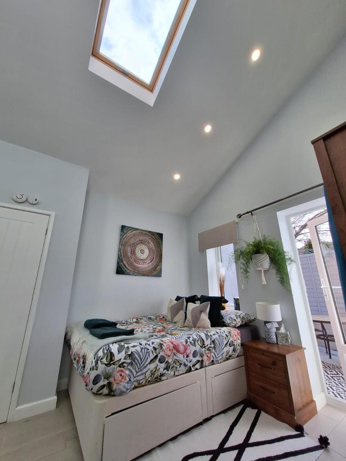 New, Stylish Studio Flat With Private Patio And Free On-Street Parking Check Out At 11Am Μπόρνμουθ Εξωτερικό φωτογραφία