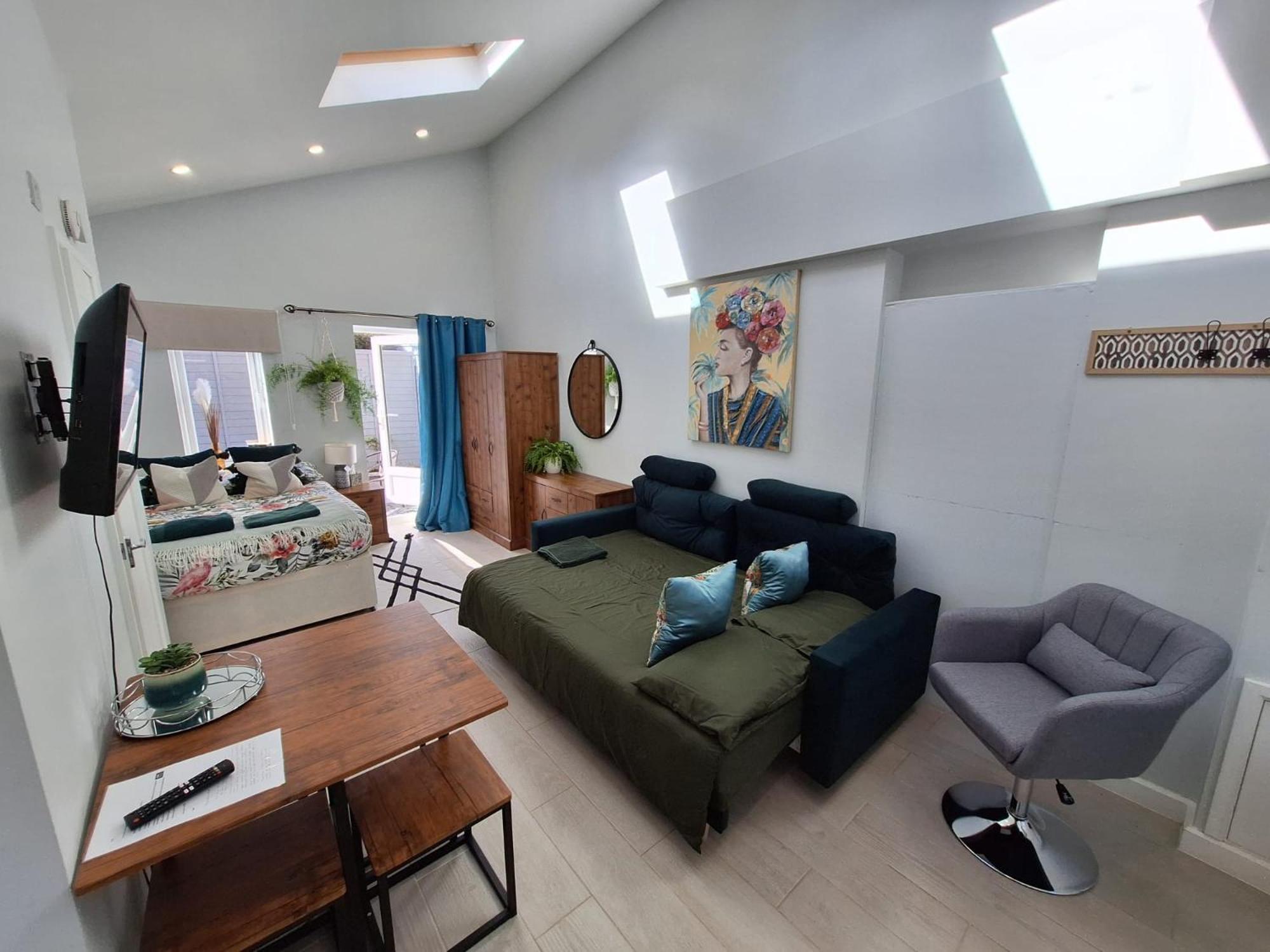 New, Stylish Studio Flat With Private Patio And Free On-Street Parking Check Out At 11Am Μπόρνμουθ Εξωτερικό φωτογραφία